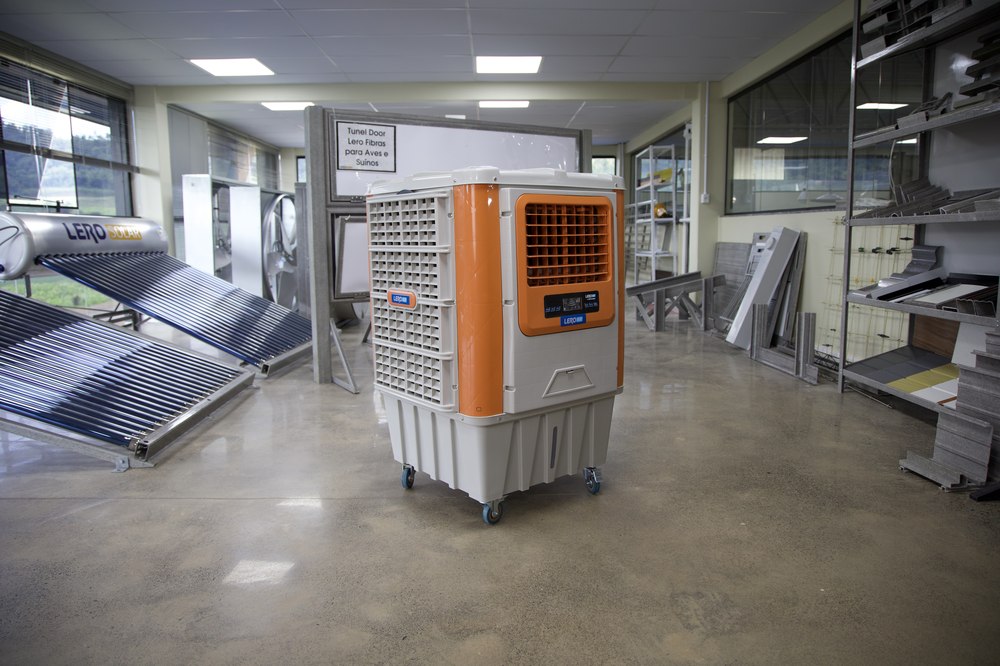 Climatizador industrial Lero Air, modelo reforçado laranja e cinza
